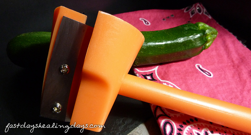 sur-la-table-carrot-slicer-close-sli